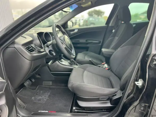 Alfa Romeo Giulietta 2018 - 15950 EUR, 122241 km - AUTO.MOTO.pt - 122241km - foto 9 de 17