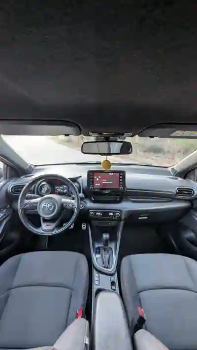 Toyota Yaris 2022 — foto 2 de 15