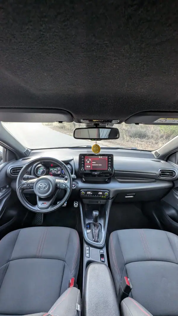 Toyota Yaris 2022 — foto 2 de 15