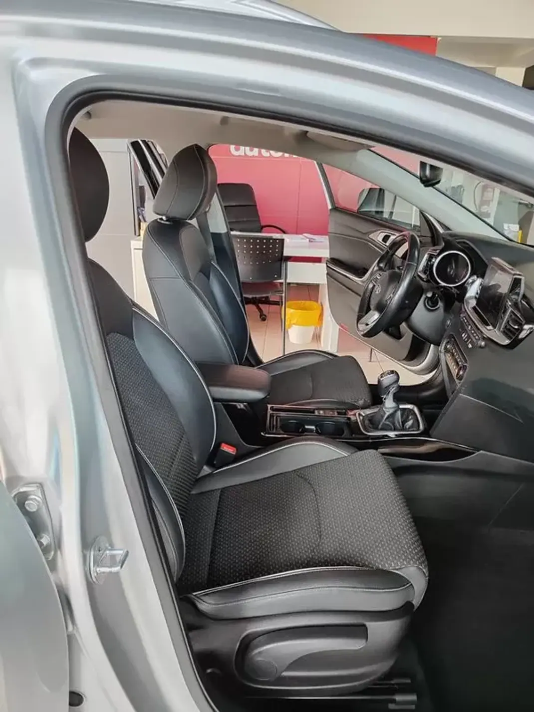 Kia Ceed SW 2019 - 18250 EUR, 70500 km - AUTO.MOTO.pt - 70500km - foto 18 de 35