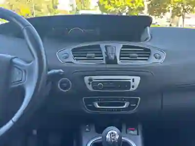 Renault Grand Scénic 2016 - 8150 EUR, 256000 km - AUTO.MOTO.pt - 256000km - foto 10 de 29