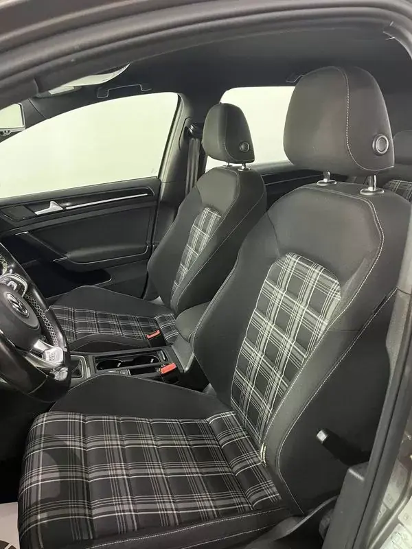 Volkswagen Golf 2015 - 18900 EUR, 147980 km - AUTO.MOTO.pt - 147980km - foto 9 de 16