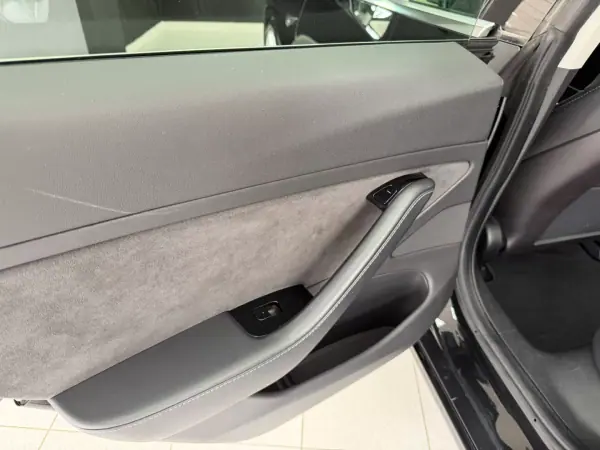 Tesla Model 3 2019 - 28500 EUR, 74000 km - AUTO.MOTO.pt - 74000km - foto 19 de 26
