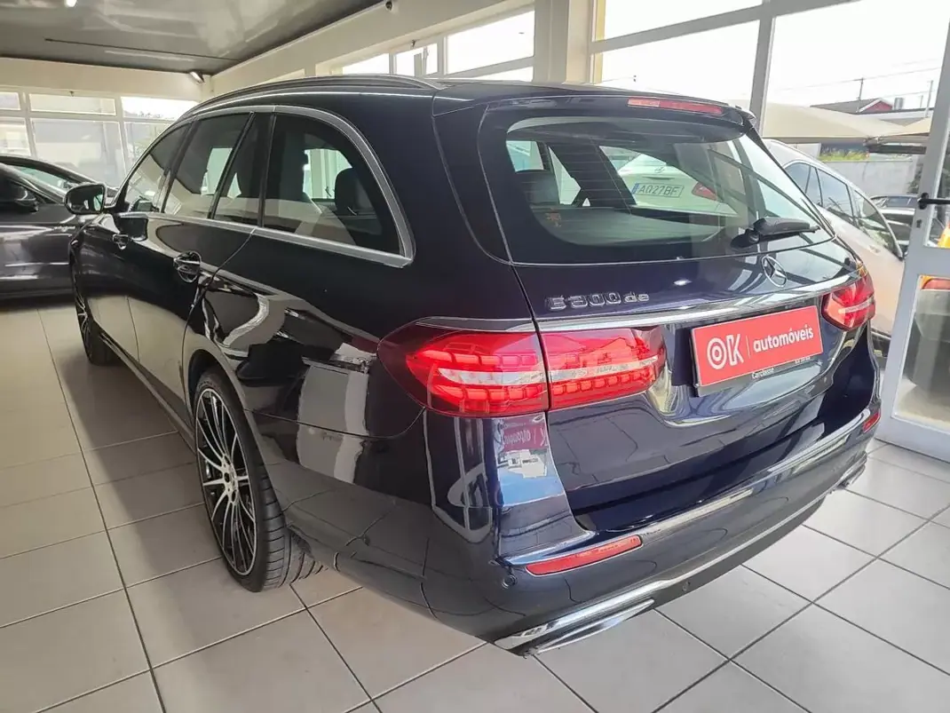 Mercedes-Benz E 300 2022 - 34350 EUR, 110000 km - AUTO.MOTO.pt - 110000km - foto 9 de 37