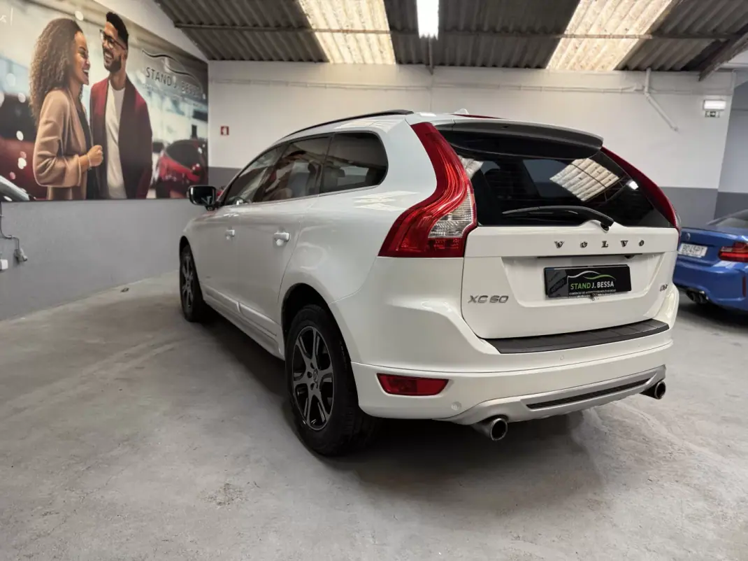 Volvo XC 60 2011 - 11990 EUR, 312000 km - AUTO.MOTO.pt - 312000km - foto 8 de 23