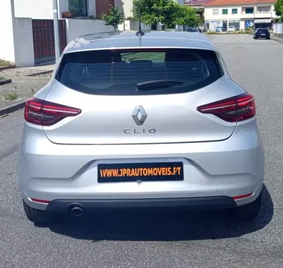 Renault Clio 2021 - 14990 EUR, 79170 km - AUTO.MOTO.pt - 79170km - foto 8 de 18