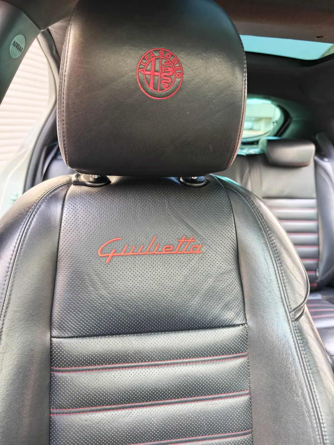 Alfa Romeo Giulietta 2011 - 8990 EUR, 212567 km - AUTO.MOTO.pt - 212567km - foto 10 de 13