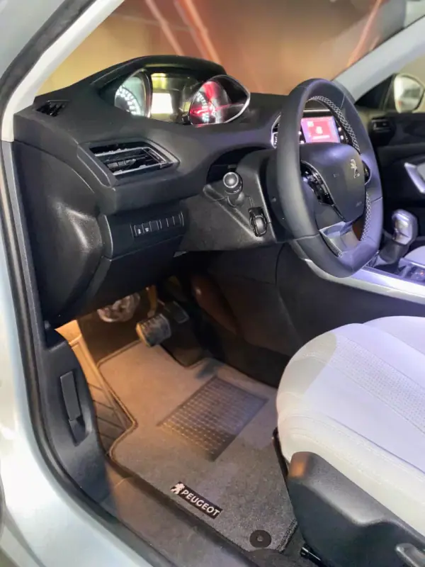 Peugeot 308 2016 - 15900 EUR, 171736 km - AUTO.MOTO.pt - 171736km - foto 26 de 48