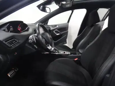 Peugeot 308 2019 - 14500 EUR, 82000 km - AUTO.MOTO.pt - 82000km - foto 13 de 26