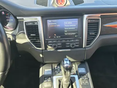 Porsche Macan 2015 - 43950 EUR, 132922 km - AUTO.MOTO.pt - 132922km - foto 8 de 10