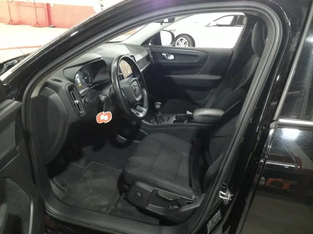 Volvo XC 40 2022 - 22499 EUR, 130121 km - AUTO.MOTO.pt - 130121km - foto 5 de 12