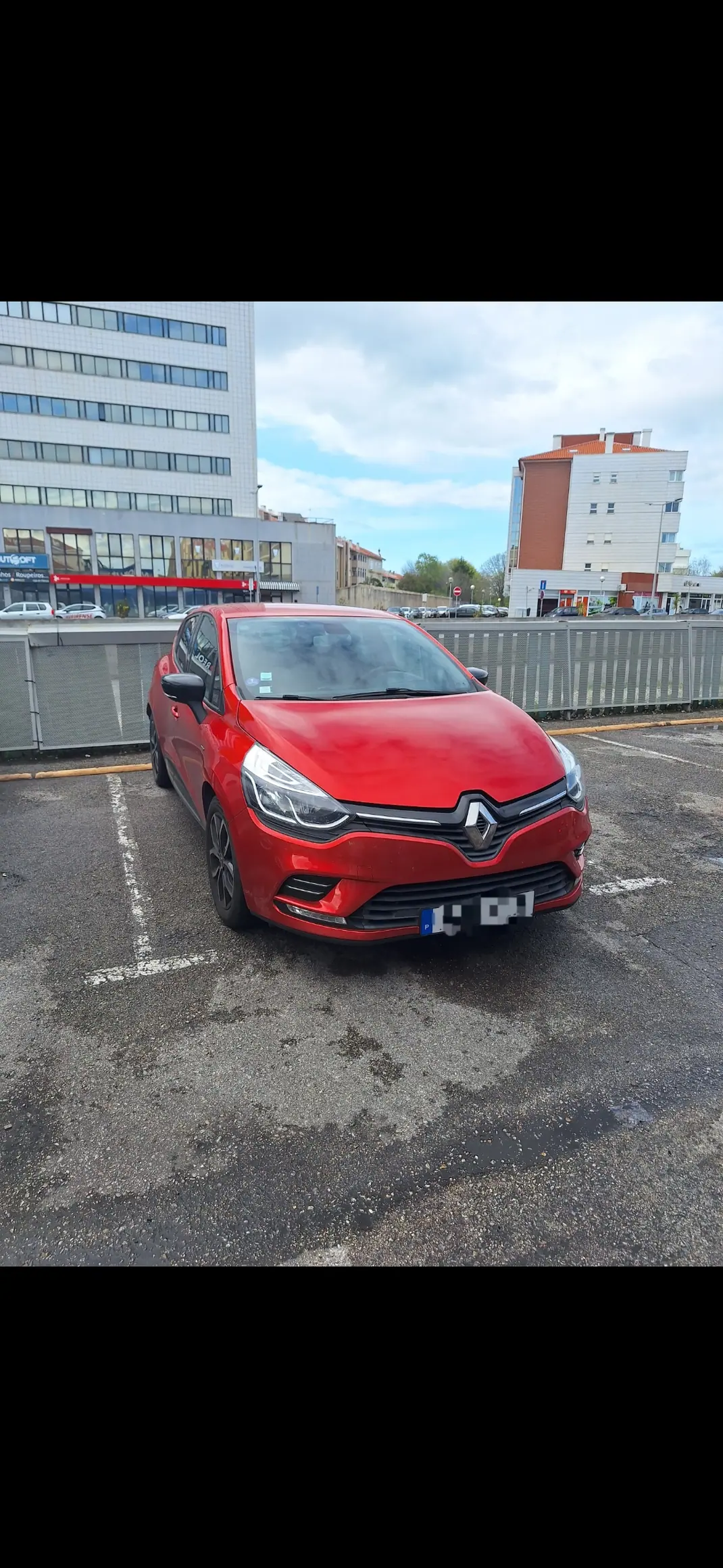 Renault Clio 2018 - 8200 EUR, 113200 km - AUTO.MOTO.pt - 113200km - foto 1 de 8