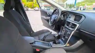 Volvo V40 Cross Country 2015 - 6990 EUR, 315000 km - AUTO.MOTO.pt - 315000km - foto 20 de 22