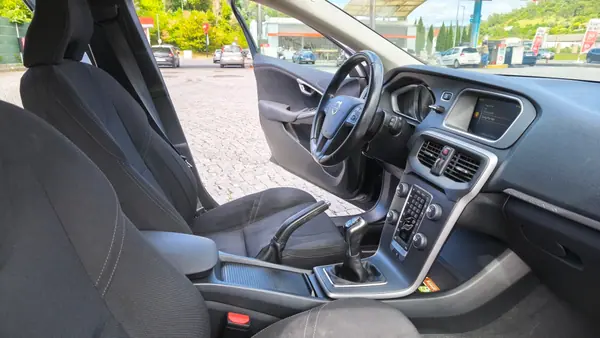 Volvo V40 Cross Country 2015 - 6990 EUR, 315000 km - AUTO.MOTO.pt - 315000km - foto 20 de 22