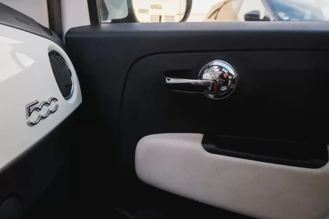 Fiat 500 2021 - 9999 EUR, 108000 km - AUTO.MOTO.pt - 108000km - foto 23 de 28