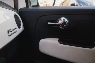 Fiat 500 2021 - 9999 EUR, 108000 km - AUTO.MOTO.pt - 108000km - foto 23 de 28