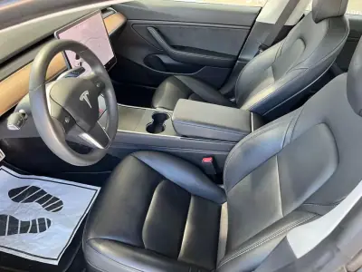 Tesla Model 3 2020 - 23900 EUR, 107000 km - AUTO.MOTO.pt - 107000km - foto 6 de 14