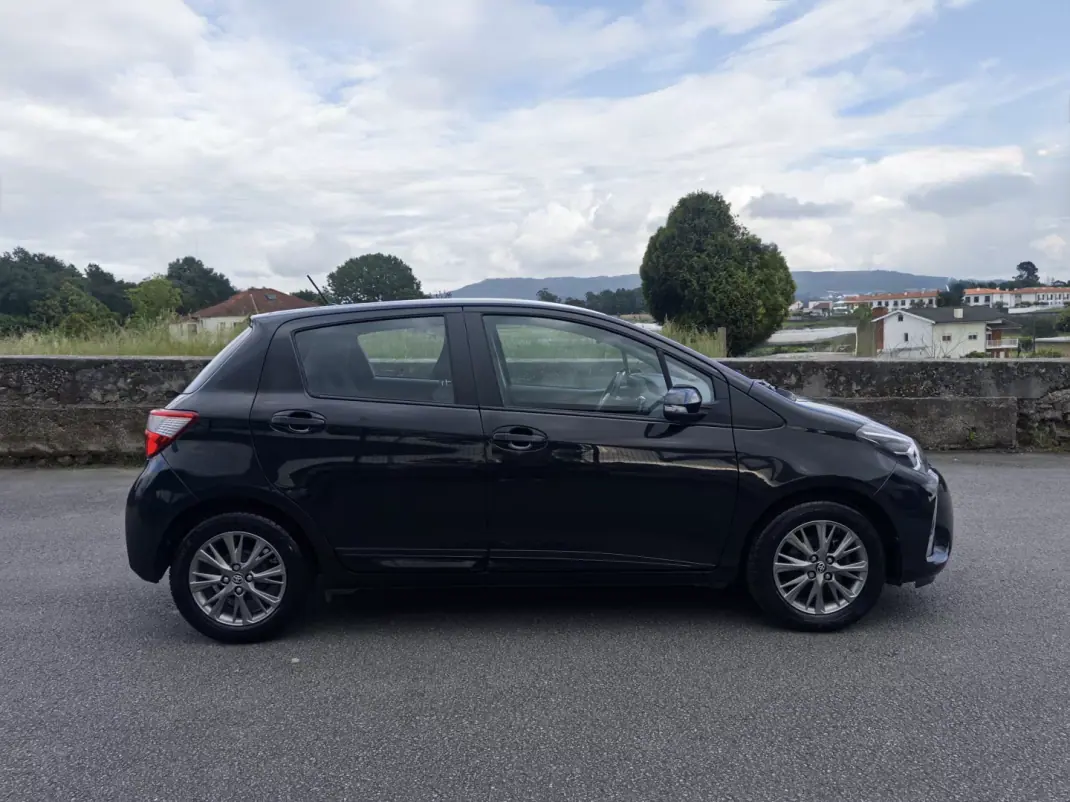 Toyota Yaris 2017 - 11990 EUR, 103000 km - AUTO.MOTO.pt - 103000km - foto 8 de 39
