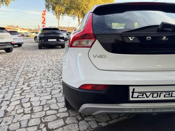 Volvo V40 Cross Country 2014 - 13500 EUR, 149000 km - AUTO.MOTO.pt - 149000km - foto 24 de 34