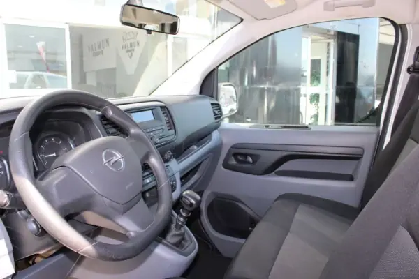 Opel Vivaro 2022 - 26900 EUR, 66638 km - AUTO.MOTO.pt - 66638km - foto 13 de 18