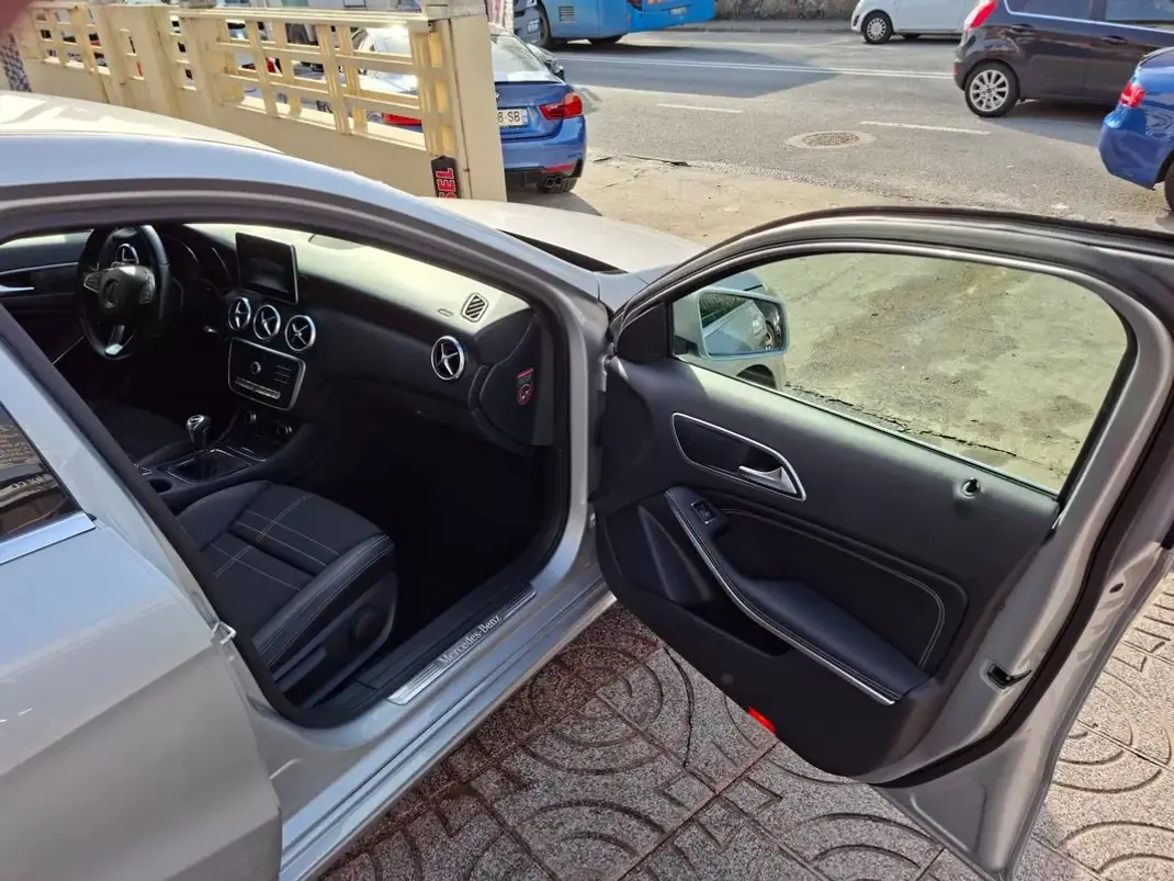 Mercedes-Benz A 180 2017 - 16900 EUR, 125000 km - AUTO.MOTO.pt - 125000km - foto 21 de 31