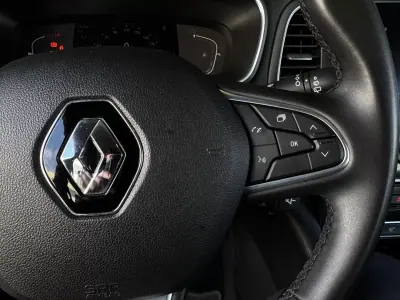 Renault Mégane Sport Tourer 2022 - 16990 EUR, 132900 km - AUTO.MOTO.pt - 132900km - foto 23 de 31