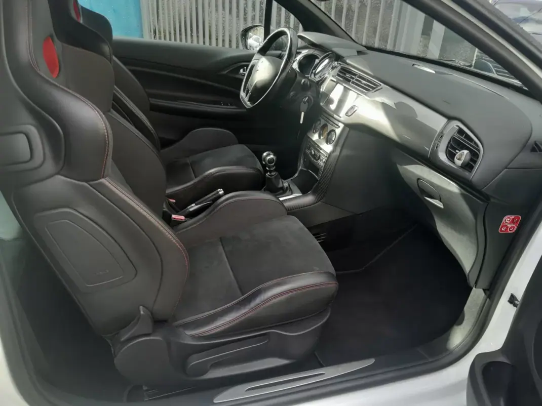 Citroën DS3 2012 - 16900 EUR, 132000 km - AUTO.MOTO.pt - 132000km - foto 8 de 17