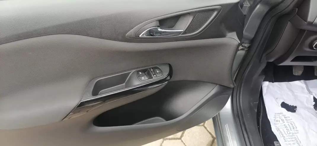 Opel Corsa 2019 - 10900 EUR, 80374 km - AUTO.MOTO.pt - 80374km - foto 8 de 10