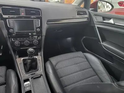 Volkswagen Golf 2015 - 15000 EUR, 140202 km - AUTO.MOTO.pt - 140202km - foto 12 de 23