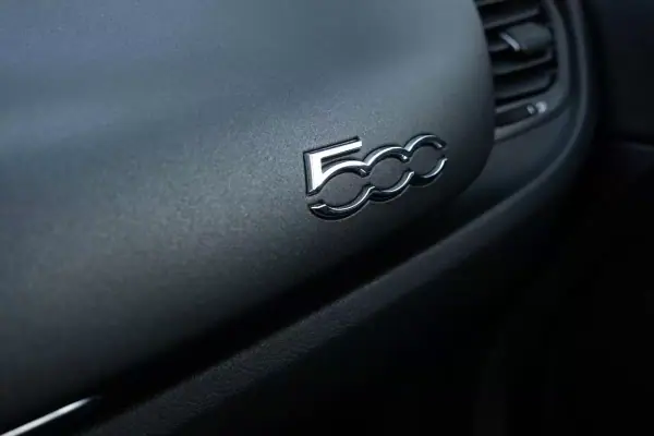 Fiat 500X 2023 - 17600 EUR, 8000 km - AUTO.MOTO.pt - 8000km - foto 19 de 24