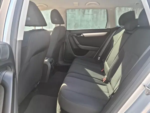 Volkswagen Passat Variant 2014 - 10750 EUR, 222000 km - AUTO.MOTO.pt - 222000km - foto 6 de 26