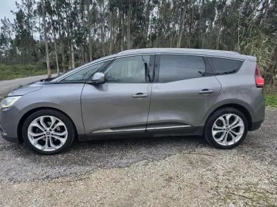 Renault Grand Scénic 2017 - 12750 EUR, 320000 km - AUTO.MOTO.pt - 320000km - foto 17 de 40
