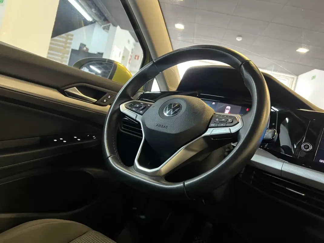 Volkswagen Golf 2021 - 16990 EUR, 50000 km - AUTO.MOTO.pt - 50000km - foto 28 de 34