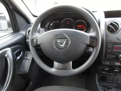 Dacia Duster 2015 - 10990 EUR, 208000 km - AUTO.MOTO.pt - 208000km - foto 32 de 35