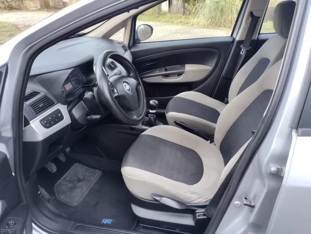 Fiat Grande Punto 2006 - 2750 EUR, 210000 km - AUTO.MOTO.pt - 210000km - foto 12 de 20