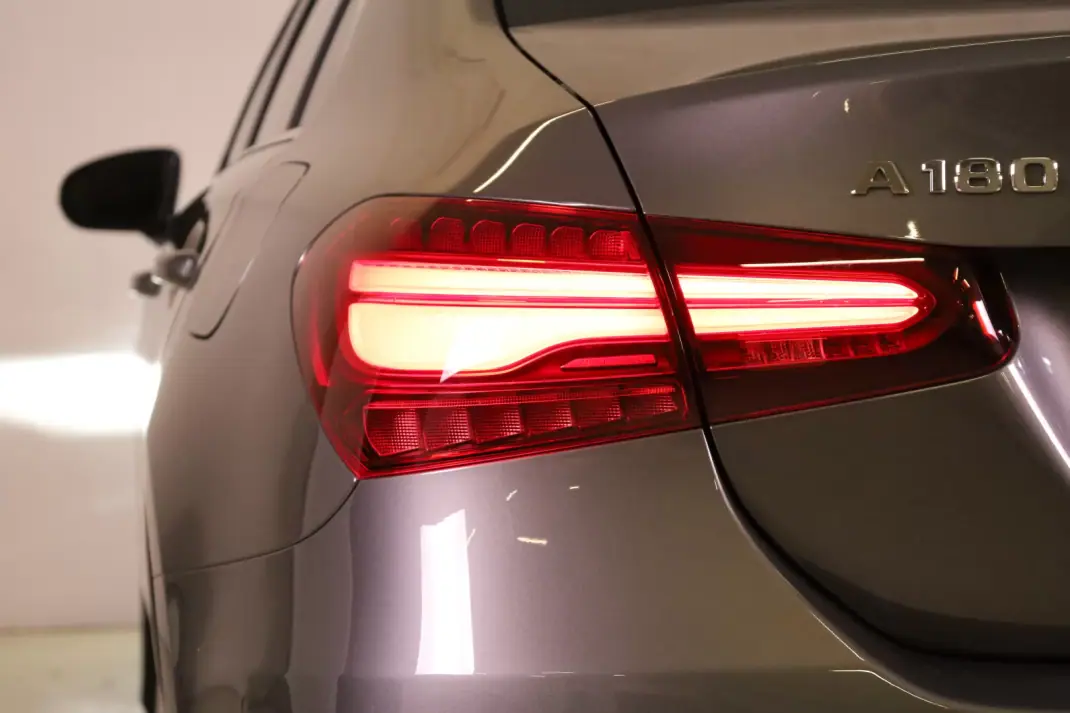 Mercedes-Benz A 180 Limousine 2025 - 39990 EUR, 6272 km - AUTO.MOTO.pt - 6272km - foto 20 de 47