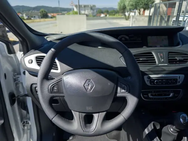 Renault Grand Scénic 2012 - 9500 EUR, 229000 km - AUTO.MOTO.pt - 229000km - foto 14 de 37