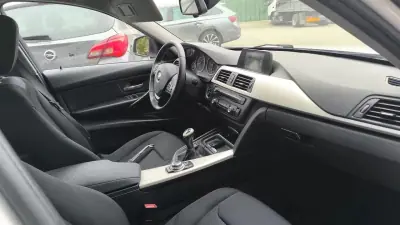 BMW 318 2014 - 12700 EUR, 219000 km - 219000km - foto 11 de 21