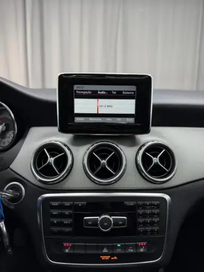 Mercedes-Benz GLA 200 2014 - 14000 EUR, 265000 km - AUTO.MOTO.pt - 265000km - foto 11 de 20