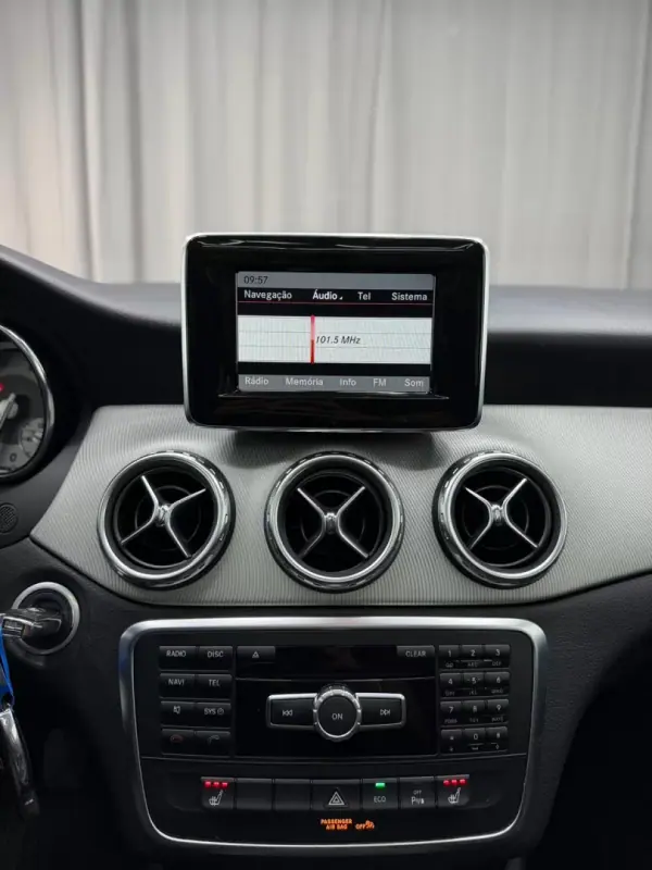 Mercedes-Benz GLA 200 2014 - 14000 EUR, 265000 km - AUTO.MOTO.pt - 265000km - foto 11 de 20
