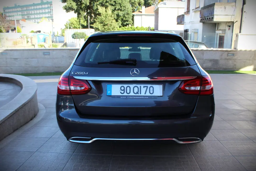 Mercedes-Benz C 200 2015 - 13990 EUR, 221500 km - 221500km - foto 40 de 44