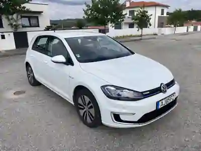 Volkswagen e-Golf 2017 - 14900 EUR, 180000 km - AUTO.MOTO.pt - 180000km - foto 2 de 25