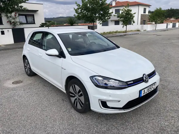 Volkswagen e-Golf 2017 - 14900 EUR, 180000 km - AUTO.MOTO.pt - 180000km - foto 2 de 25