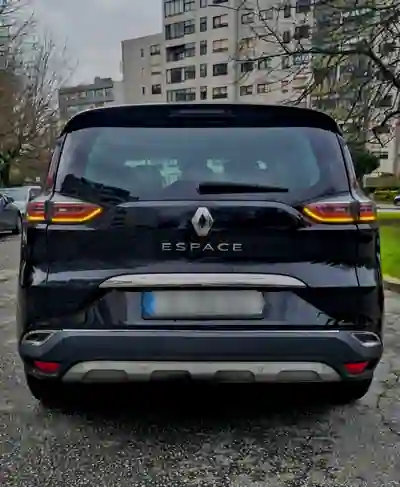 Renault Espace 2016 - 12500 EUR, 220000 km - AUTO.MOTO.pt - 220000km - foto 4 de 10