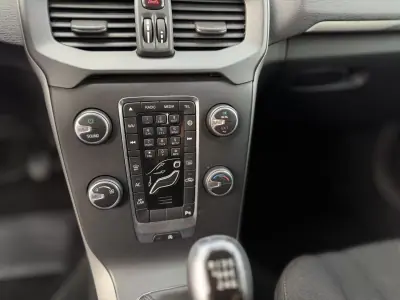 Volvo V40 2015 - 12450 EUR, 143090 km - AUTO.MOTO.pt - 143090km - foto 20 de 20