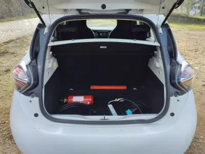 Renault Zoe 2020 - 12950 EUR, 110000 km - AUTO.MOTO.pt - 110000km - foto 13 de 27