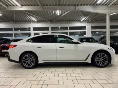 BMW i4 2022 - 37000 EUR, 54000 km - AUTO.MOTO.pt - 54000km - foto 2 de 13