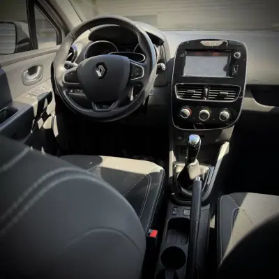 Renault Clio 2017 - 9900 EUR, 145000 km - AUTO.MOTO.pt - 145000km - foto 4 de 12