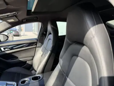 Porsche Panamera 2018 - 74500 EUR, 50941 km - AUTO.MOTO.pt - 50941km - foto 36 de 41