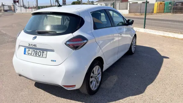 Renault Zoe (c/ Bateria) Intens 50 2021 Electric — 59 741 km Renault Zoe (c/ Bateria) Intens 50 2021 Electric